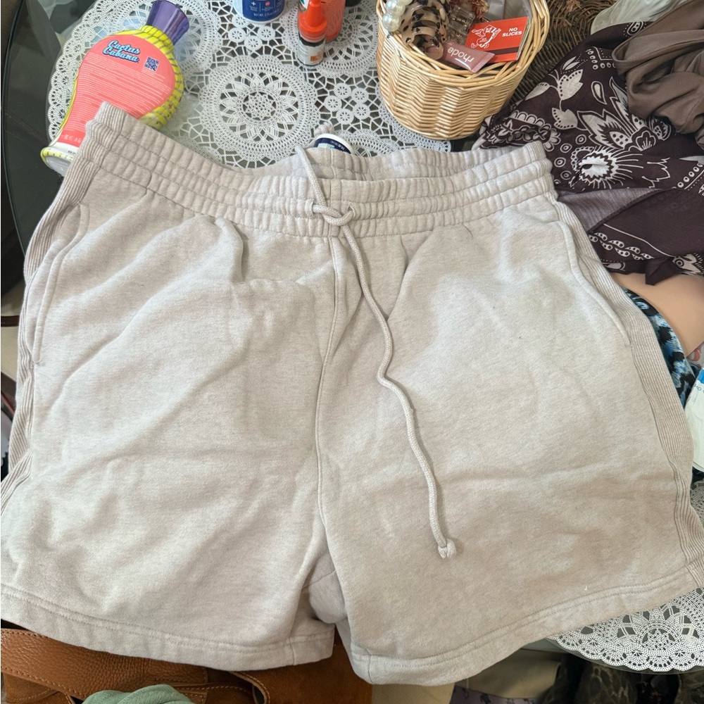 Aritzia TNA Women's Casual light pink/grey long Shorts
